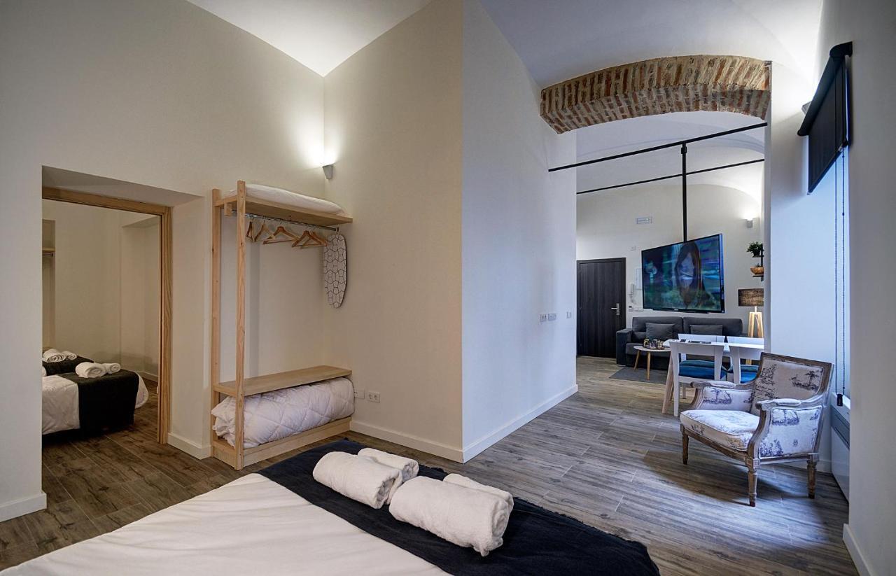 Apartamentos Al-Qazeres Luxury La Concepcion Caces Dış mekan fotoğraf